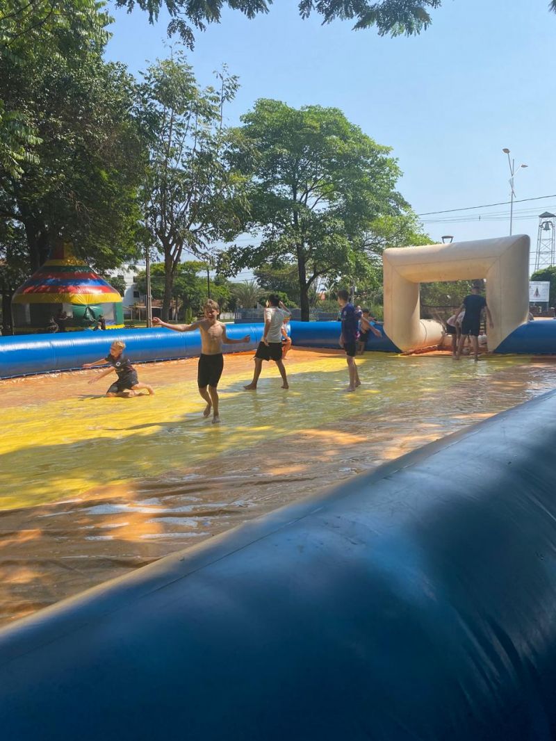 FUTEBOL DE SABÃO GIGANTE 